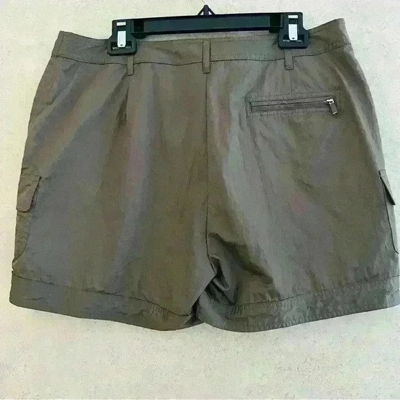 DKNY WOMENS GOLF SHORTS HUNTER GREEN ZIPPERED/ SNAP POCKETS ATHLETIC SWING.SZ 14 - Picture 12 of 13